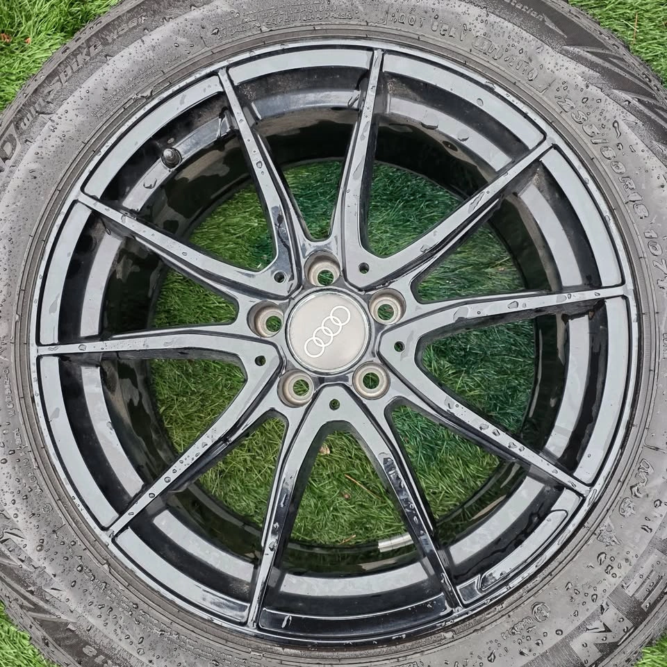 235/60/18 Nexen winter tires 95% tread with black alloy rims - photo 5