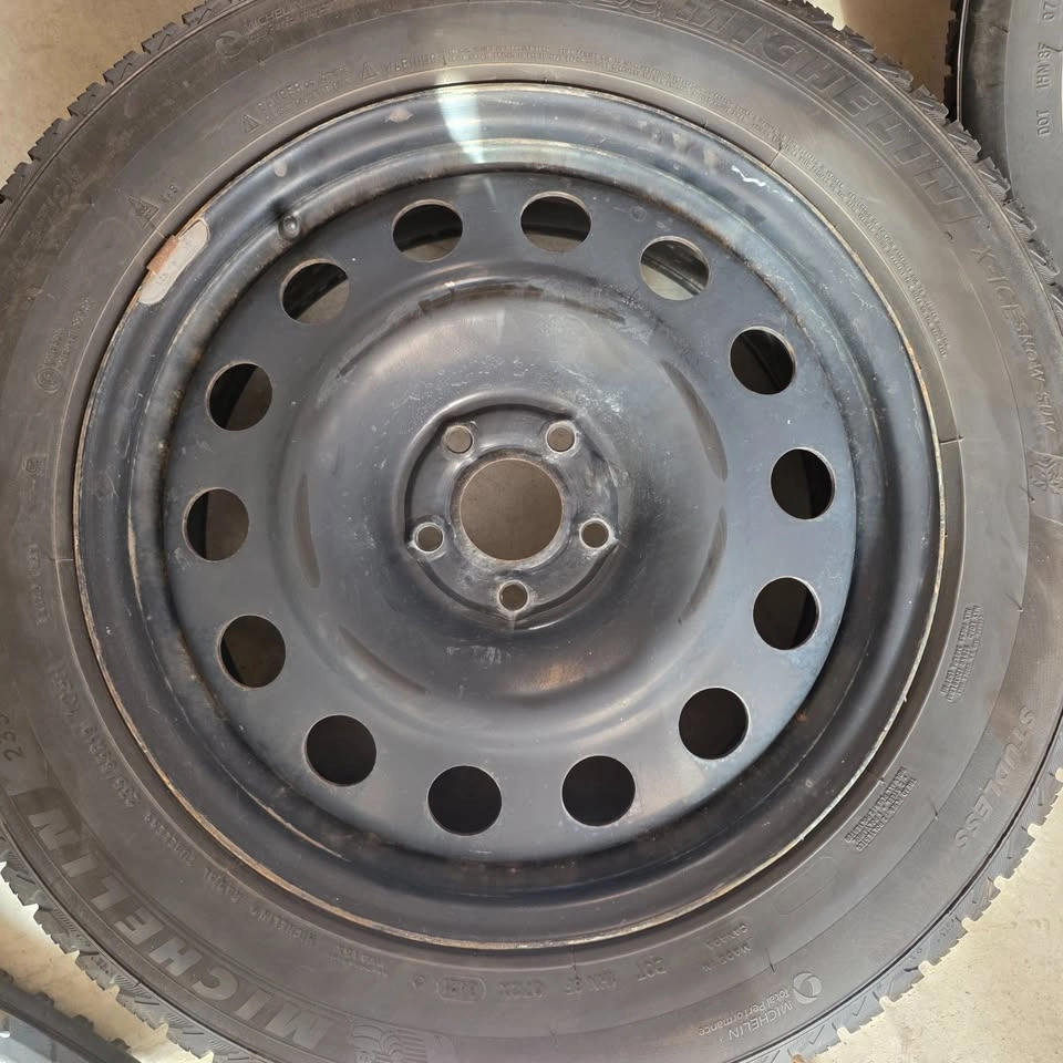 235/55/19 Michelin winter tires 85% tread with steel rims 5x114. - photo 2