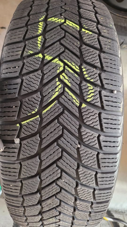 235/55/19 Michelin winter tires 85% tread with steel rims 5x114. - photo 4