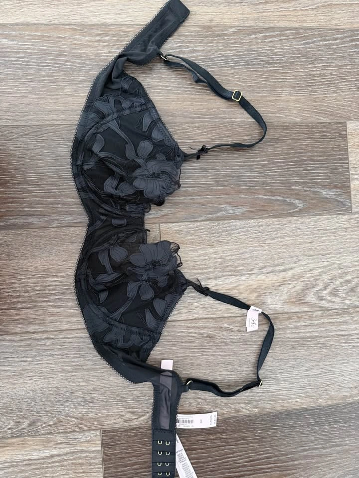 NEW Victoria’s Secret Bra 34C - photo 2