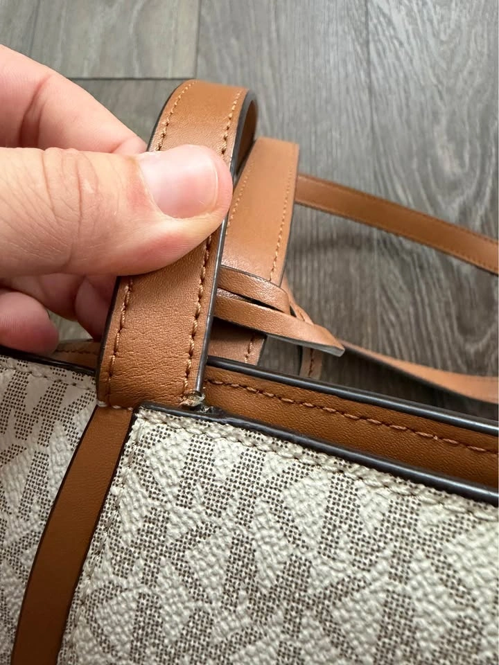 Michael Kors Large Tote — Excellent Condition / Handles Need Rep - photo 3