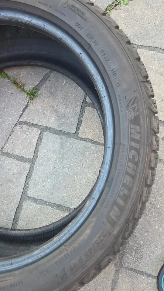 225/45/18 michelin winter tires image indicator(2)