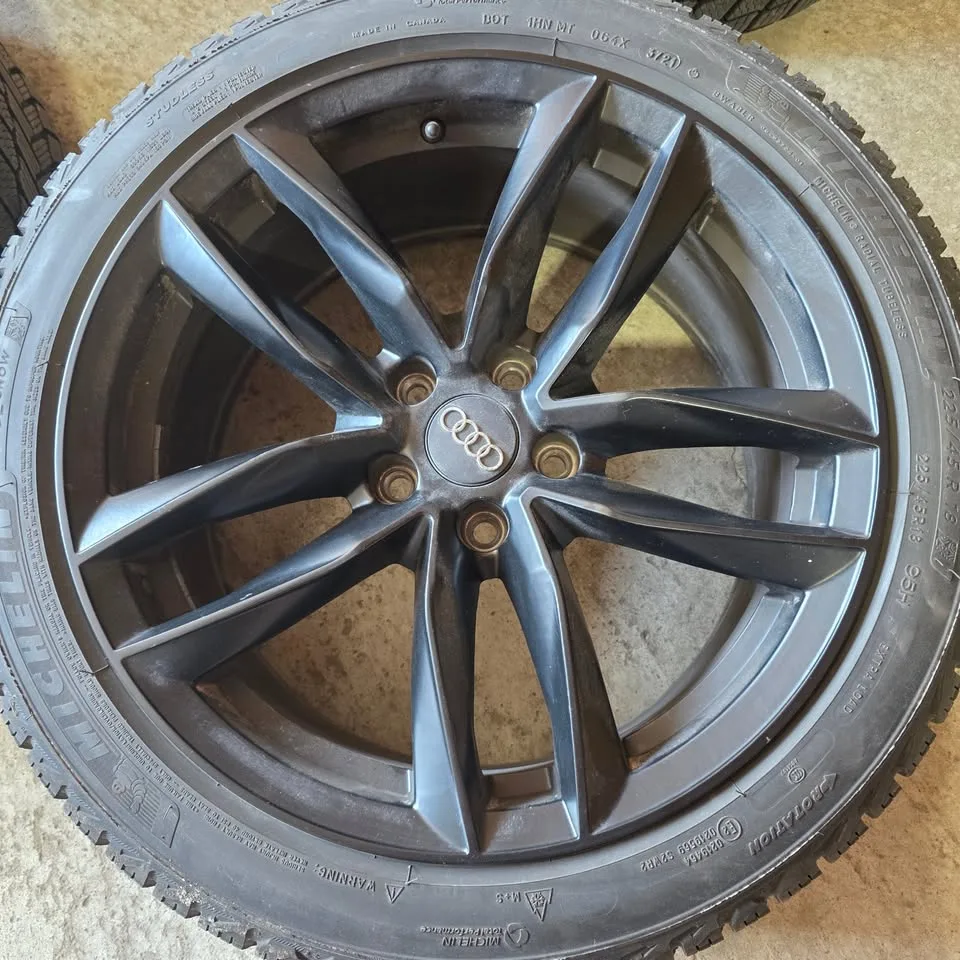 225/45/18 Michelin winter tires 95% tread alloy rims 5x112 image indicator(3)