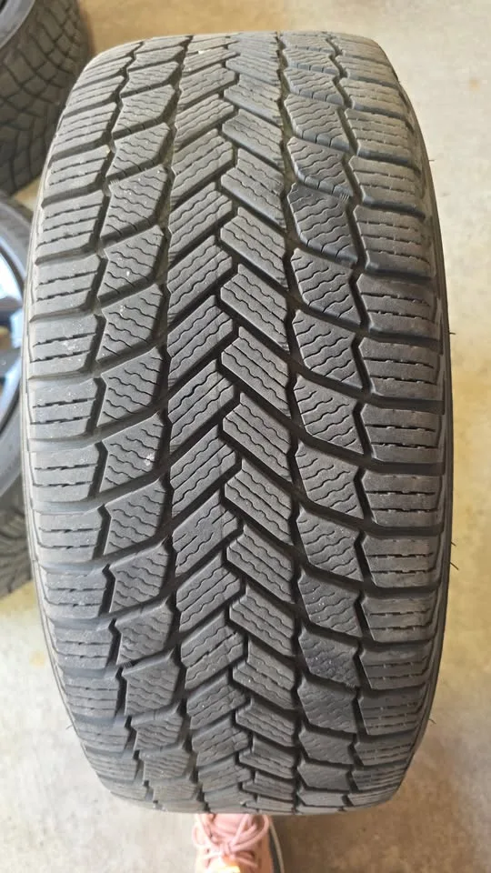 225/45/18 Michelin winter tires 95% tread alloy rims 5x112 image indicator(6)