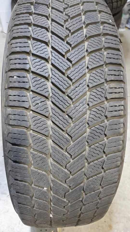 235/65/17 michelin winter tires 95% tread image indicator(4)