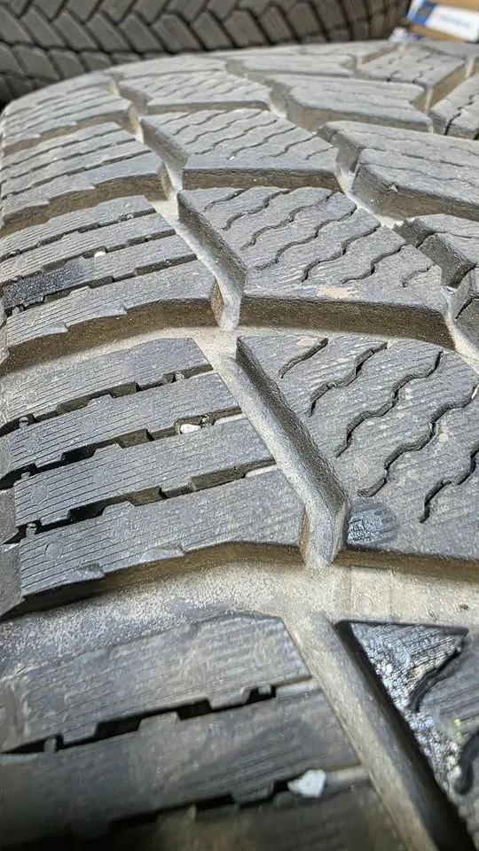 235/65/17 michelin winter tires 95% tread image indicator(5)