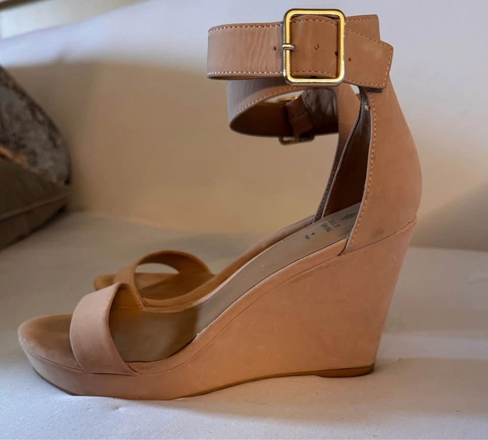 CALL IT SPRING Beige Vegan Suede Wedge Sandals 7.5 - photo 2