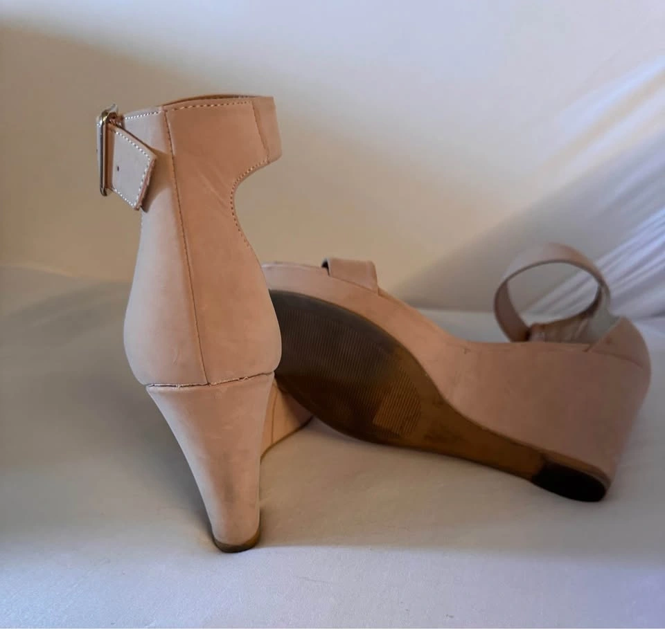 CALL IT SPRING Beige Vegan Suede Wedge Sandals 7.5 - photo 4
