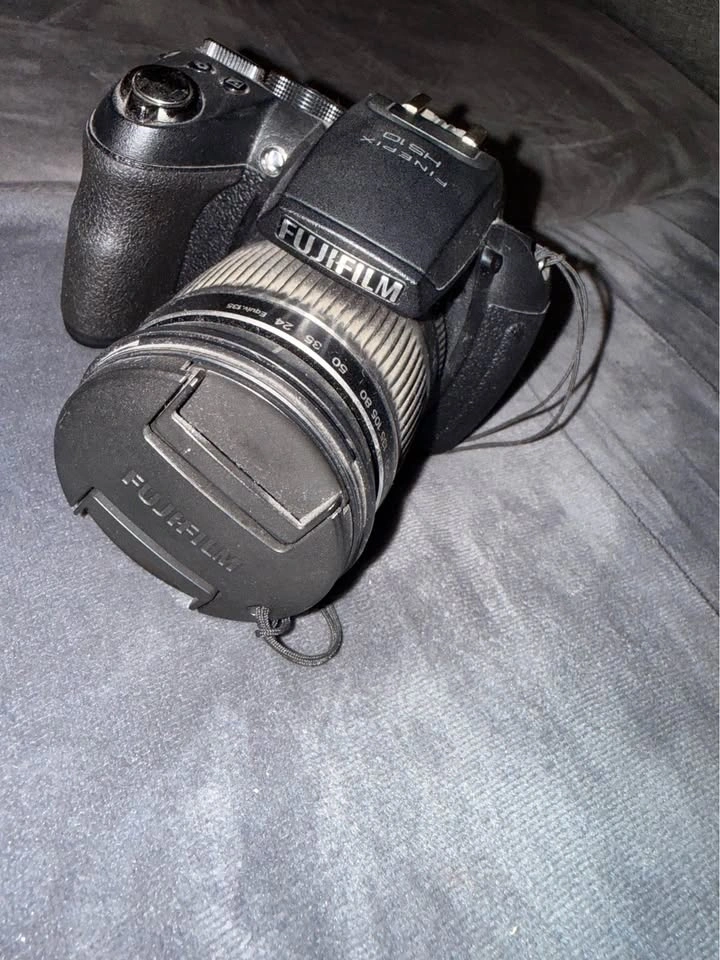 Finepix HS10 Fujifilm camera with 32Gb SD card - photo 2