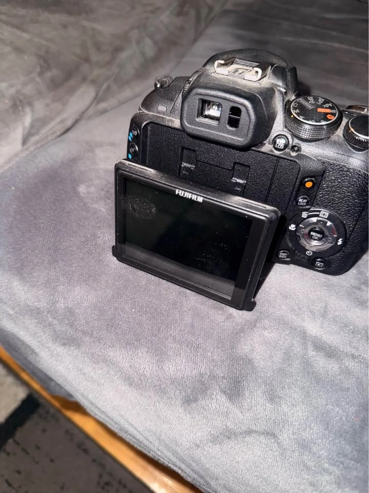 Finepix HS10 Fujifilm camera with 32Gb SD card - photo 3
