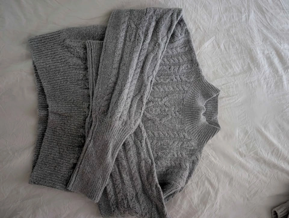 Women's Bundle Clothes (size Medium) - photo 3