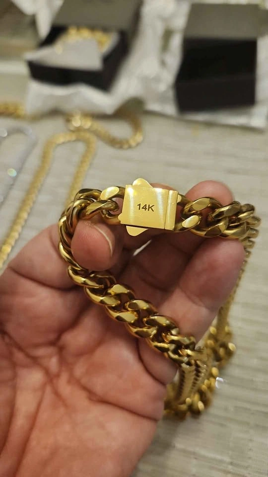 14K Gold Plated Cuban Link Chain - photo 3