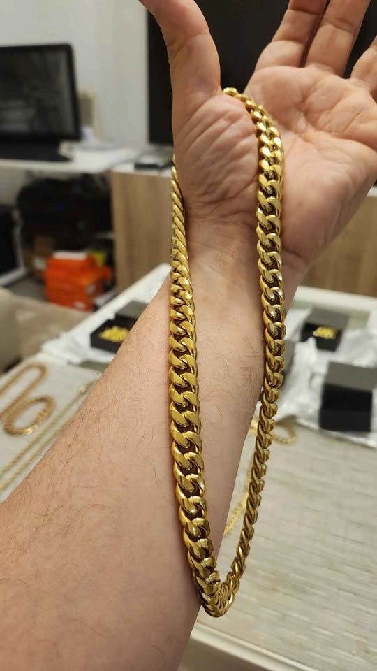 14K Gold Plated Cuban Link Chain - photo 4
