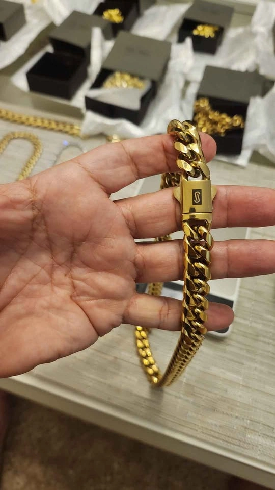14K Gold Plated Cuban Link Chain - photo 2