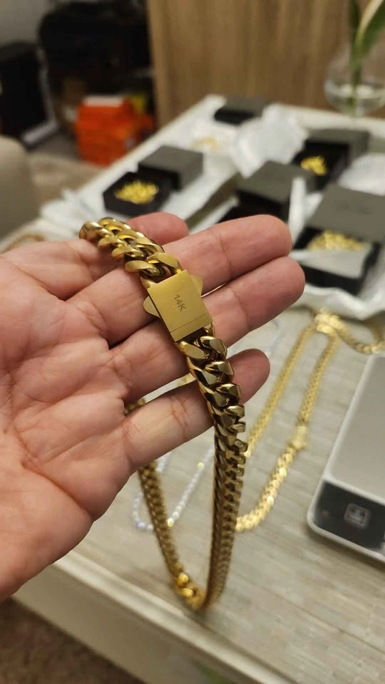 14K Gold Plated Cuban Link Chain - photo 3