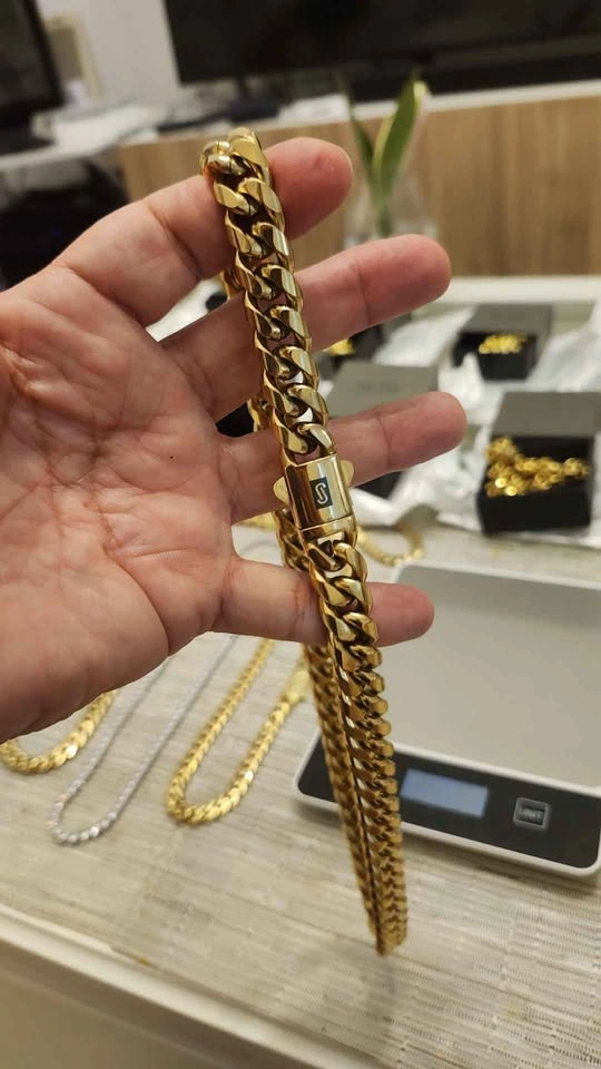 14K Gold Plated Cuban Link Chain - photo 4