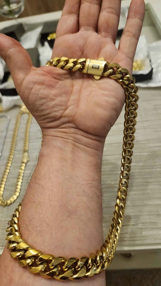 14K Gold Plated Cuban Link Chain - photo 5