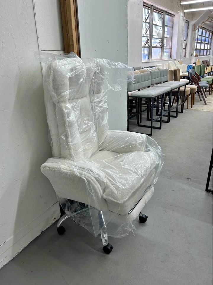 Big & Tall Office Chair with Flip-Up Armrests & Foot Rest