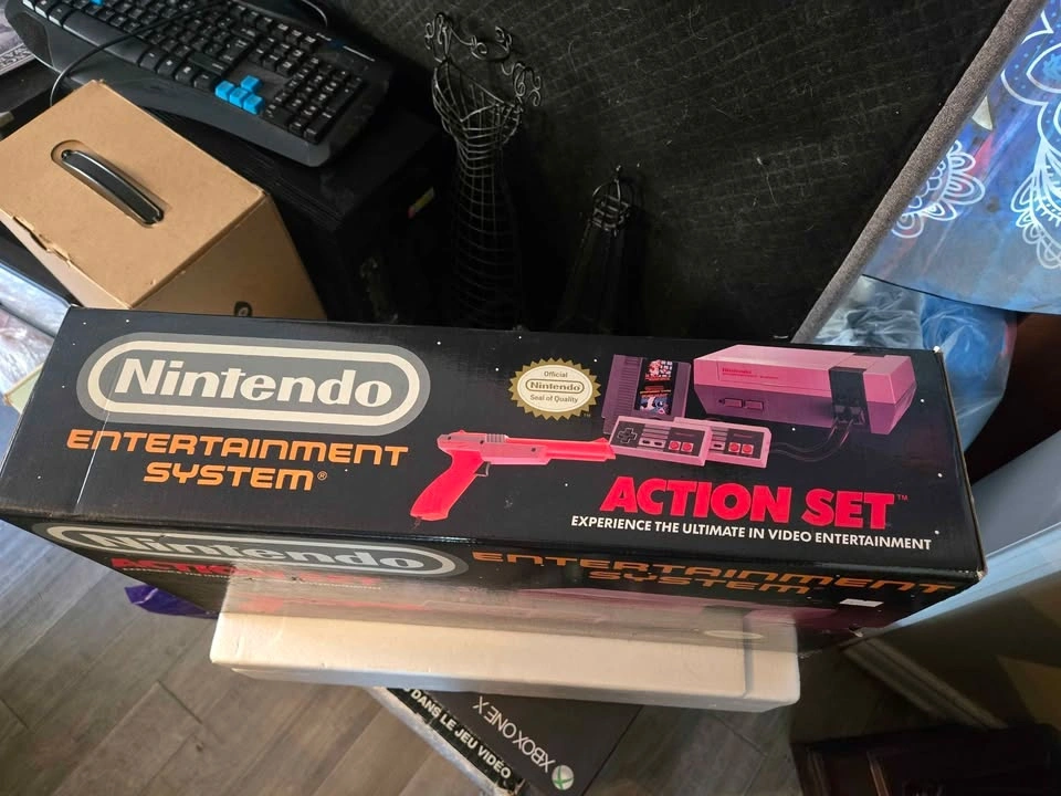 Nintendo NES Action Set Boxed Console - photo 3