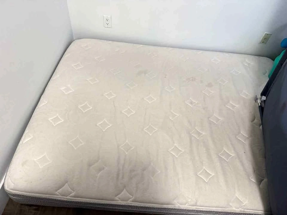 Queen size spring mattress