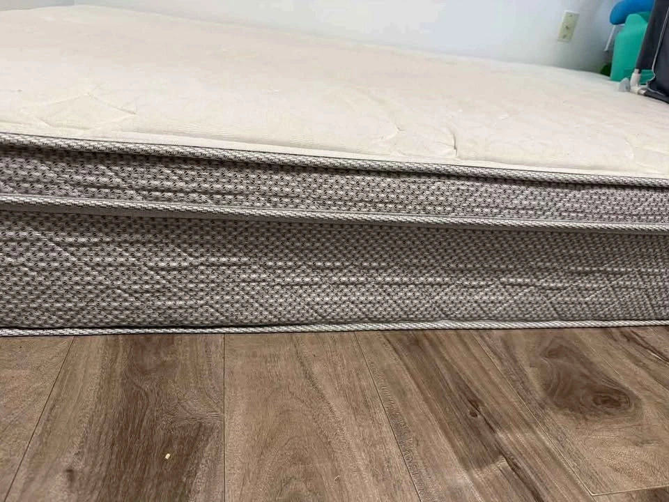 Queen size spring mattress - photo 2