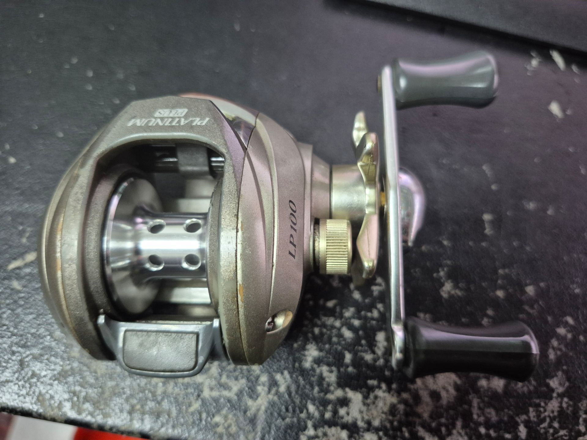 Pinnacle Platinum Plus LP100 baitcaster fishing reel - photo 2