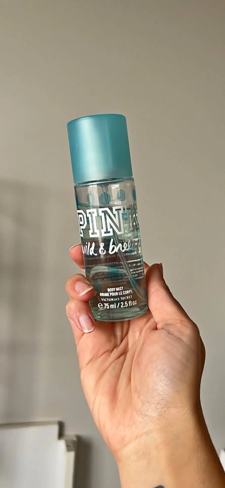 PINK Victoria's Secret Wild & Breezy Body Mist