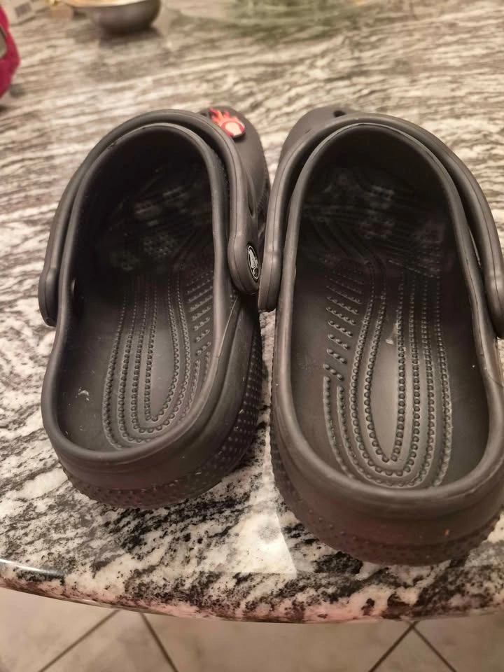 Black Crocs Classic Clogs Junior Size 5 - photo 2