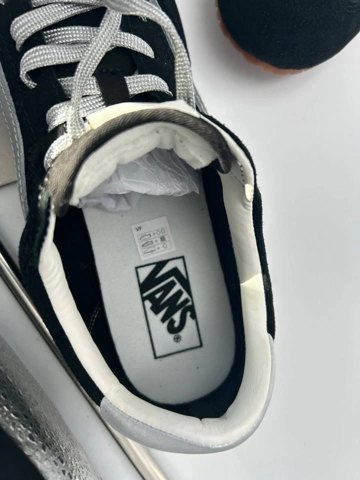 Vans Black/Silver Gum Sole Sneakers – Men's Size 10 - photo 5