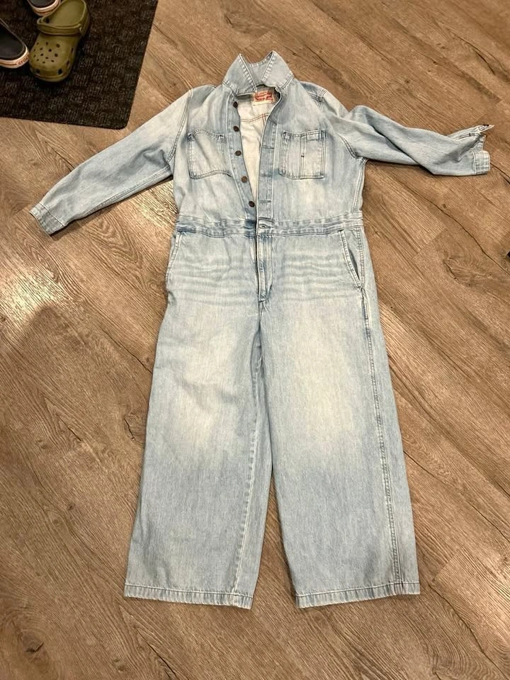 Levi’s Women’s XL Denim Jumpsuit – Light Wash