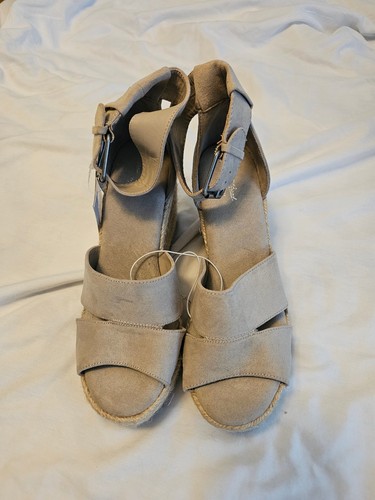 Universal Thread Women’s Light Gray Espadrille Wedge Sandals siz - photo 2