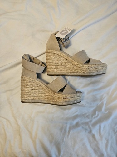 Universal Thread Women’s Light Gray Espadrille Wedge Sandals siz - photo 3