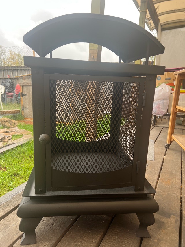 Outdoor Metal Fireplace / Fire Pit – 22” x 22” x 33”