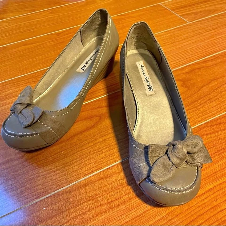 Size 9 American Eagle Wedge Heels with Bow Detail