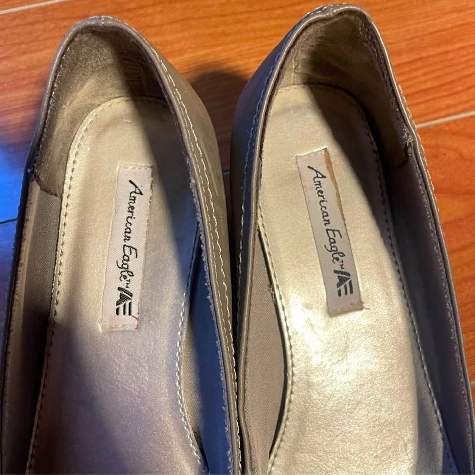 Size 9 American Eagle Wedge Heels with Bow Detail - photo 5