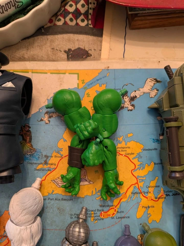 Assorted Marvel Legends Build-a-Figure parts - photo 4