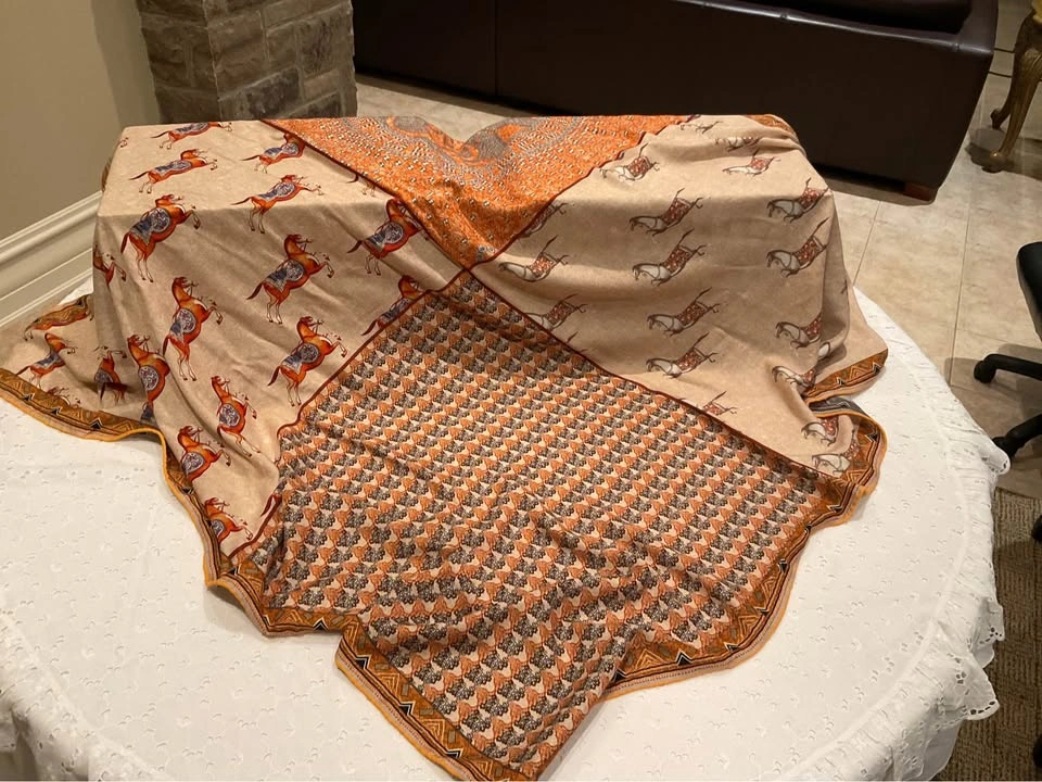 Ladies DOUBLE SIDED Equestrian Wrap Silk 40%. & Wool 60% - photo 3