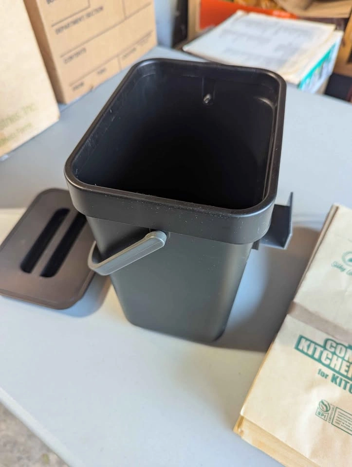 Tabletop/Cabinet Hanging Composting Bin + Composting Bags - photo 2