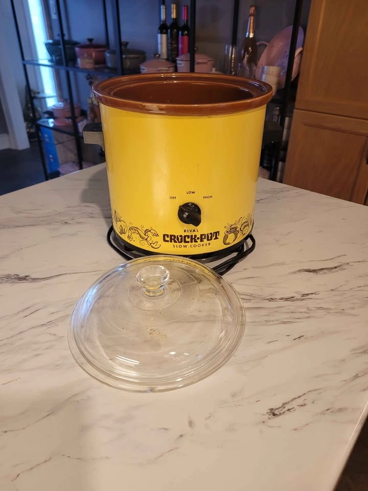 Vintage 1970's Rival Crock-Pot Slow Cooker in Harvest Gold - photo 2