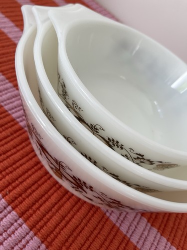 Vintage Pyrex England Brown Casserole Nesting Set of 3 - photo 2
