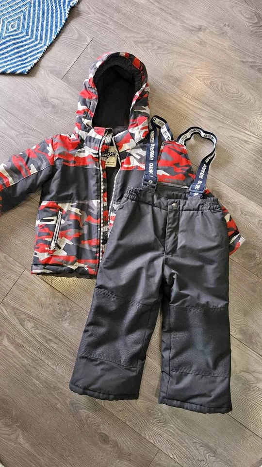 Oshkosh winter suit for boys - Size 4