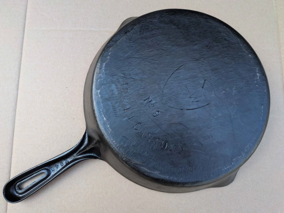 GSW No. 9 Cast Iron Skillet Made in Canada - photo 2