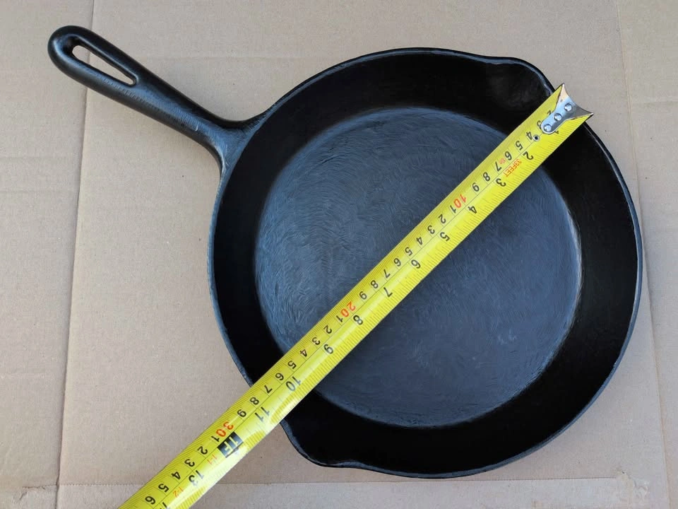 GSW No. 9 Cast Iron Skillet Made in Canada - photo 3