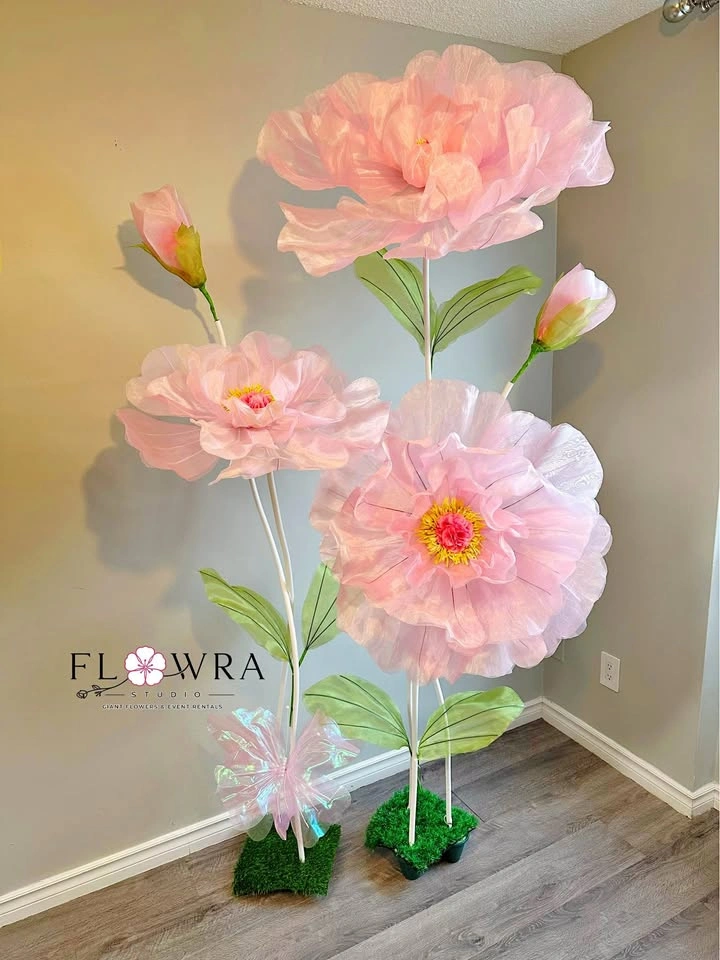 Gorgeous Giant flowers for rent
