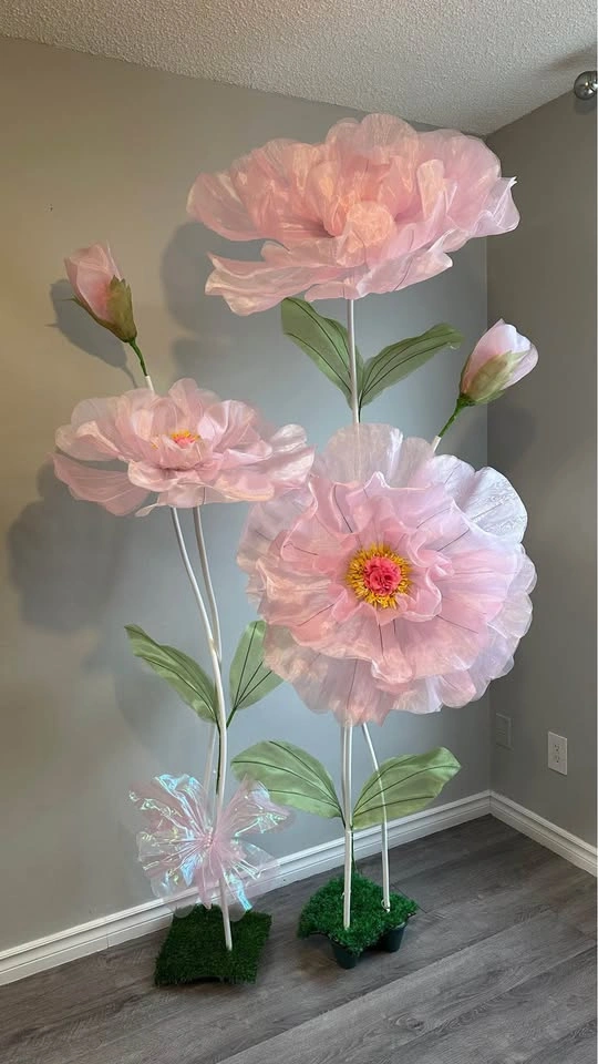 Gorgeous Giant flowers for rent - photo 4