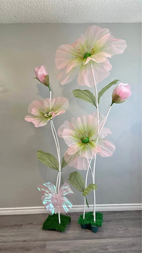 Giant flowers for rent