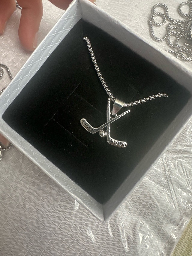Hockey Sticks Necklace: "Never Give Up" Sports Jewelry Gift - photo 2