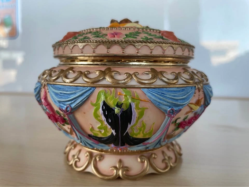 Vintage Disney Sleeping Beauty Deluxe Musical Jewelry Box - photo 4