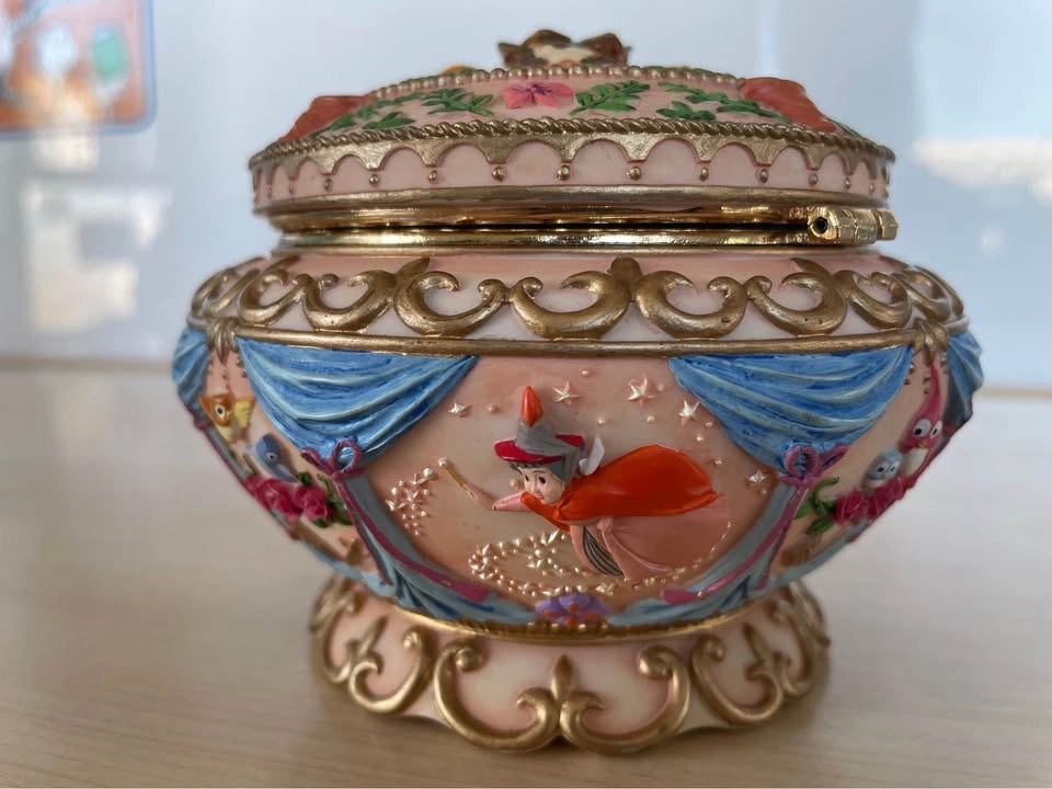 Vintage Disney Sleeping Beauty Deluxe Musical Jewelry Box - photo 5
