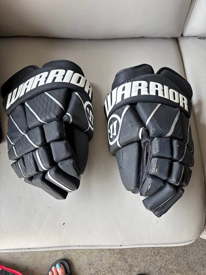 Warrior Box Lacrosse Goalie Gloves size 14